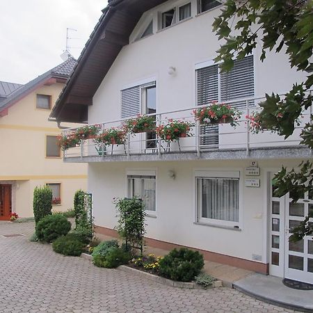 Apartment Sobe Ravbar Novo Mesto Habitación foto
