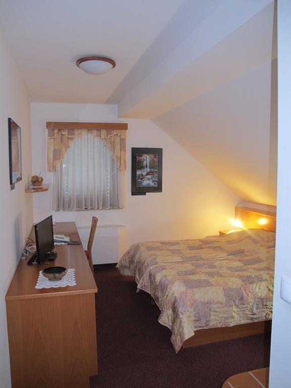 Apartment Sobe Ravbar Novo Mesto Habitación foto
