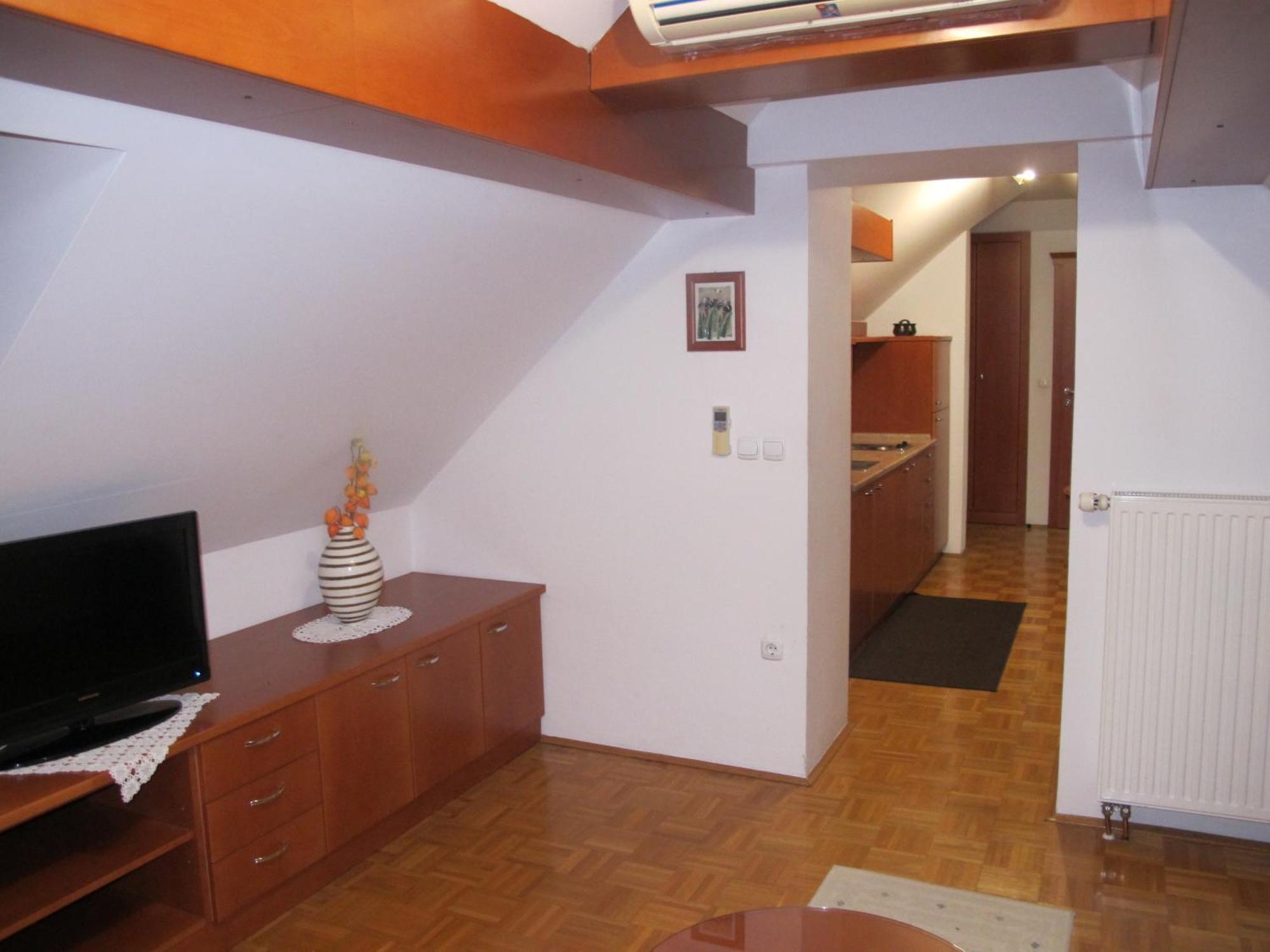 Apartment Sobe Ravbar Novo Mesto Habitación foto