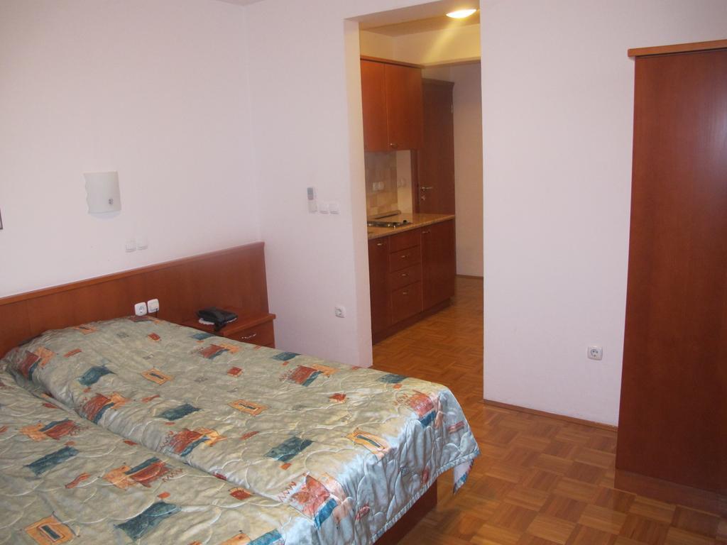 Apartment Sobe Ravbar Novo Mesto Habitación foto