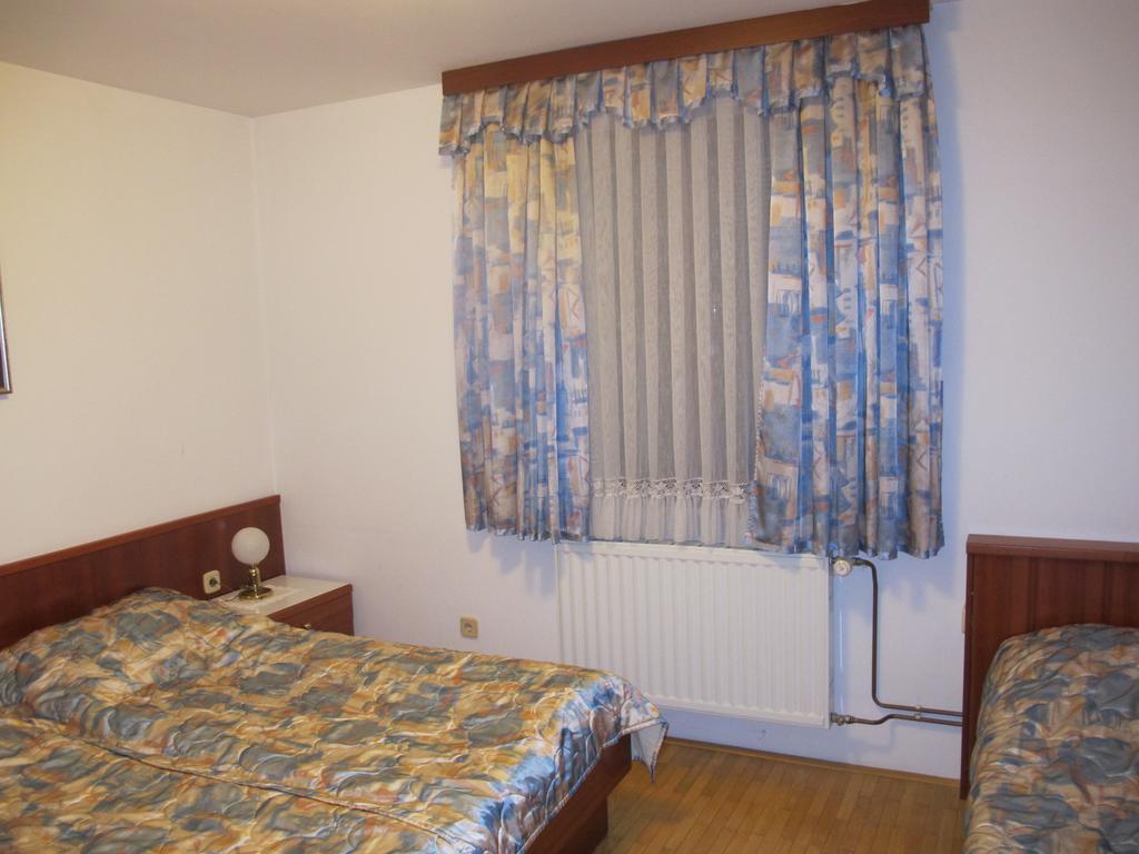 Apartment Sobe Ravbar Novo Mesto Habitación foto