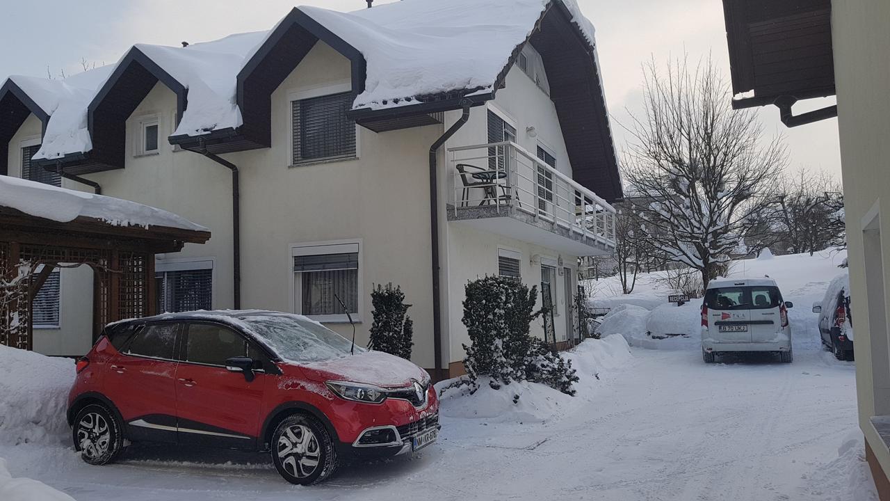 Apartment Sobe Ravbar Novo Mesto Exterior foto