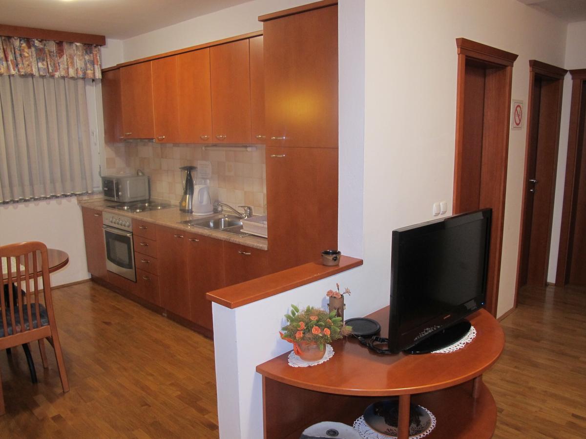 Apartment Sobe Ravbar Novo Mesto Exterior foto