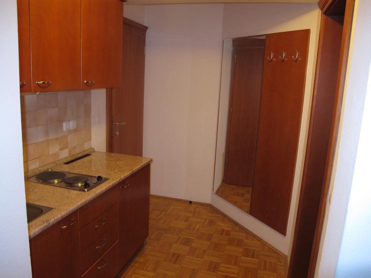 Apartment Sobe Ravbar Novo Mesto Exterior foto
