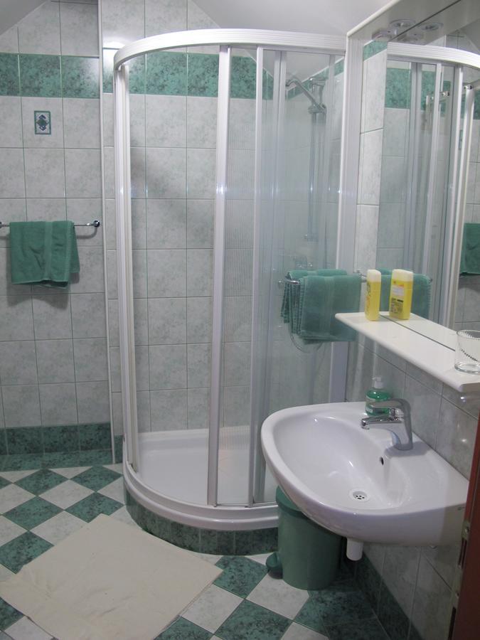 Apartment Sobe Ravbar Novo Mesto Exterior foto